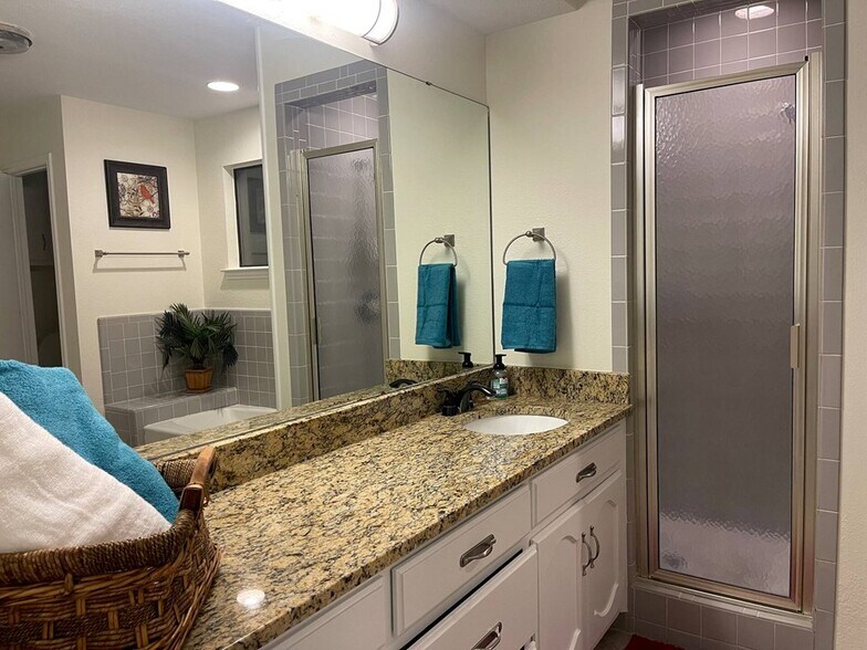 Building Photo - 33 Cibola Ct