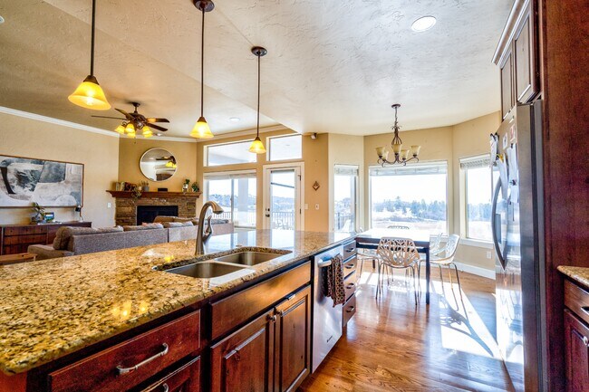 Building Photo - 1085 Diamond Rim Dr