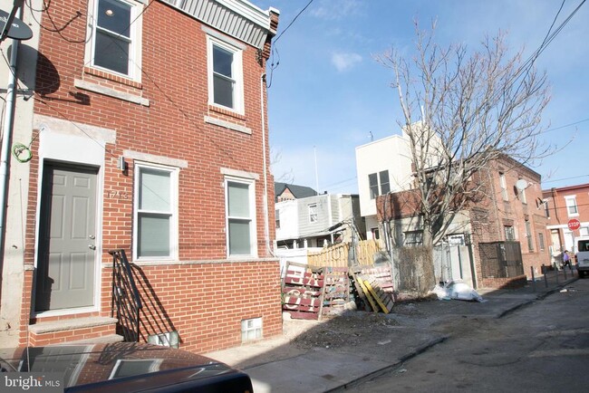Building Photo - 1713 Fernon St