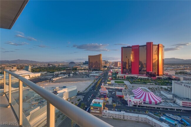 Building Photo - 2700 S Las Vegas Blvd