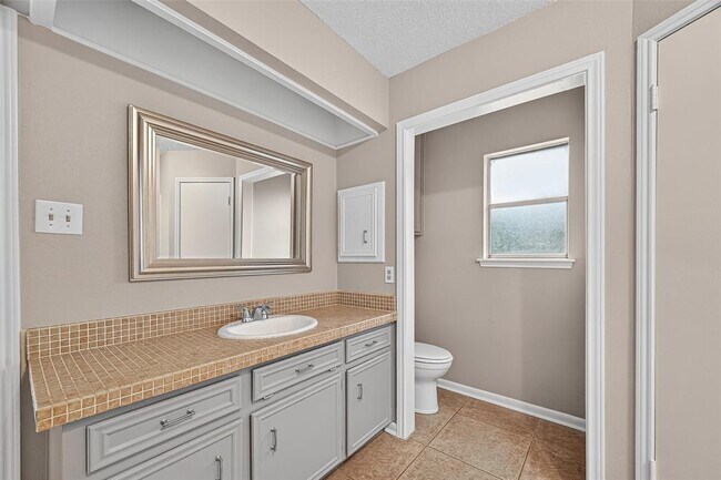 Building Photo - 16019 Parksley Dr