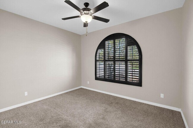 Building Photo - 871 Maple Park Ave