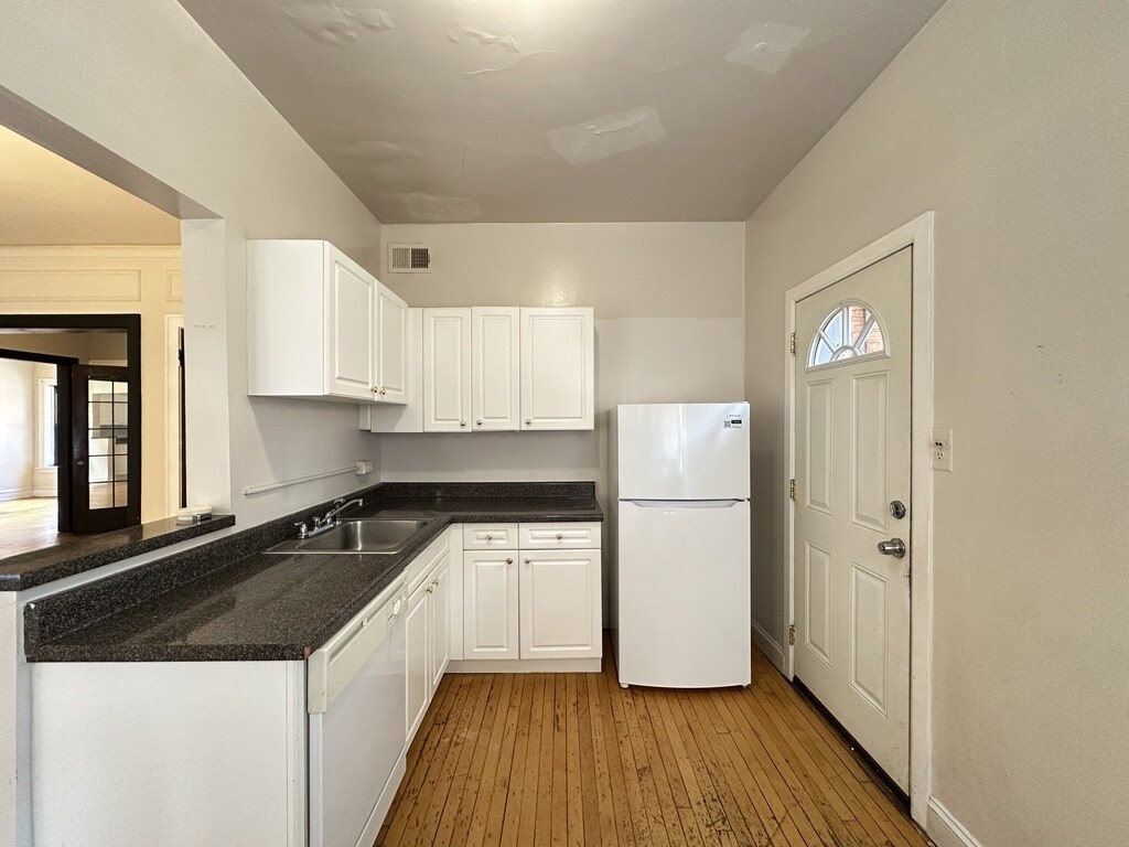 Building Photo - 1312 Oak Ave