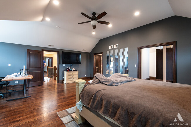 Building Photo - 10001 Montrose Ave