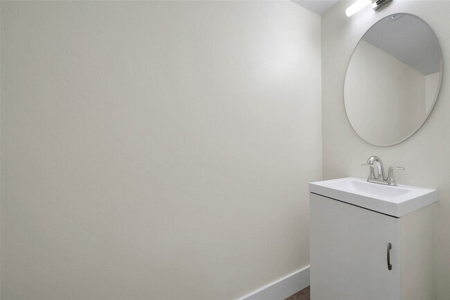 Building Photo - 5303 Bay Pines Dr