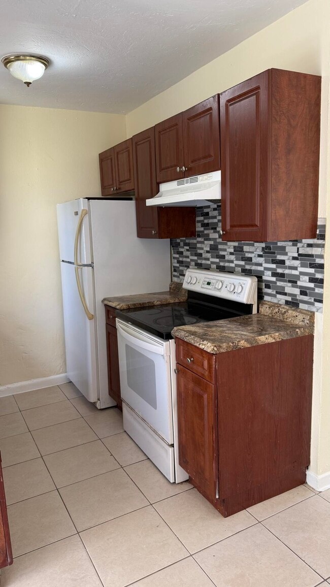 Building Photo - 1086 W 27th St