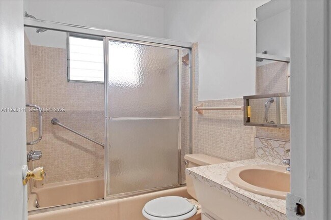 Building Photo - 2200 Park Ln