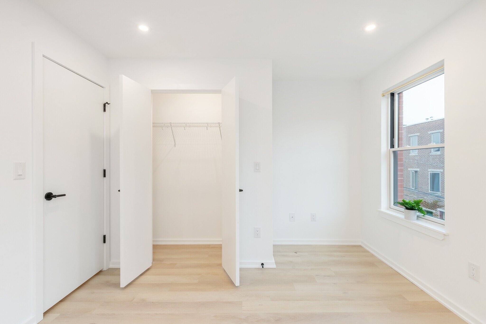 Building Photo - 1627 Fontain St