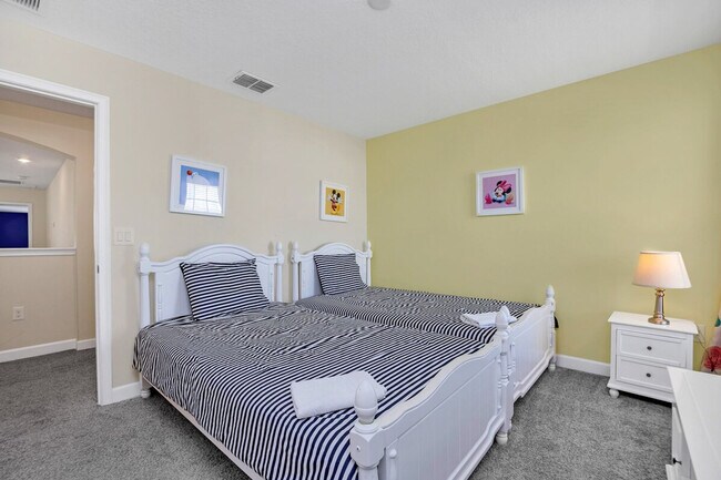 Building Photo - 1555 Flange Dr