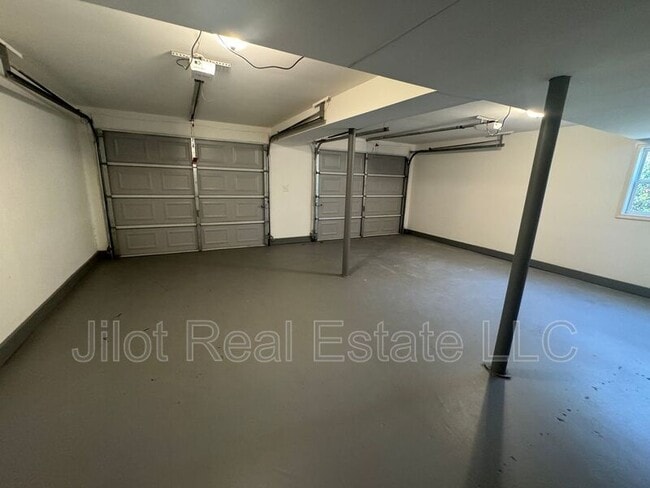 Building Photo - 2390 Tiffany Pl