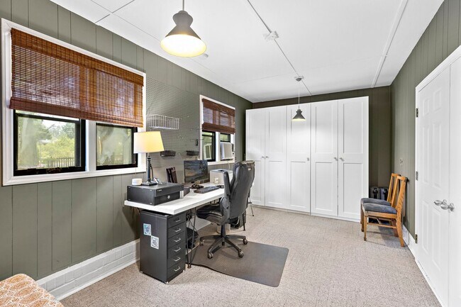 Building Photo - Fully Furnished Home, Short Term Leases Op...
