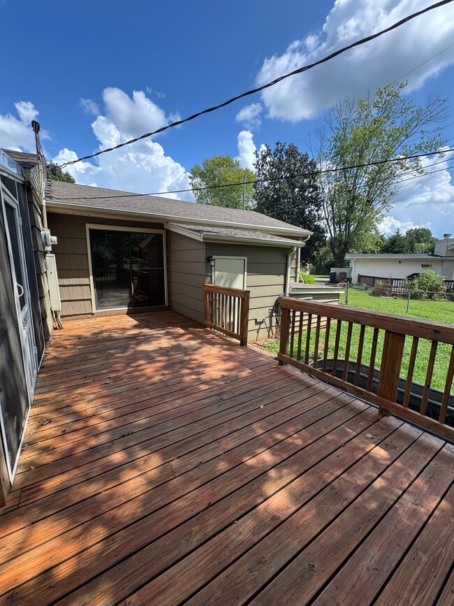 Building Photo - 4011 Longwood Dr
