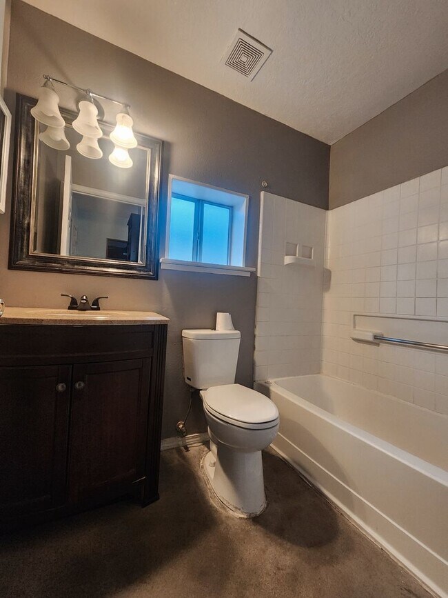 Building Photo - 2 bedroom  Rio Rancho