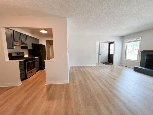 Building Photo - 7021 Bonaire Dr NE