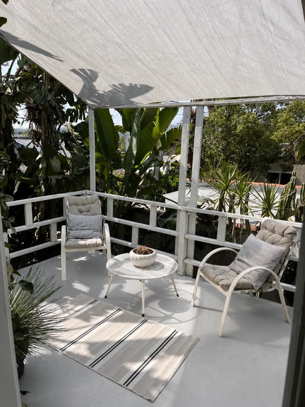 Private deck - 3034 Perlita Ave