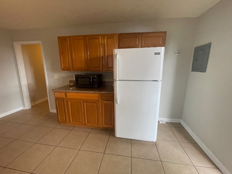 Building Photo - 103 W 17th St