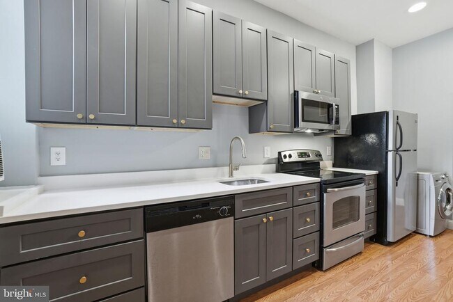 Building Photo - 1440 Fairmont St NW