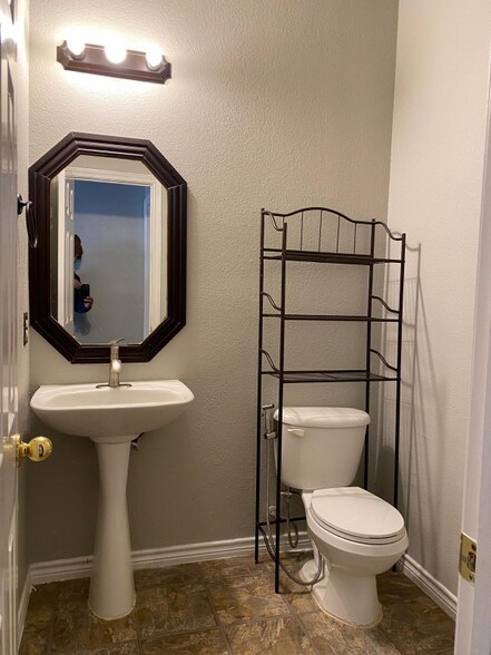 Building Photo - 1120 Coolidge St