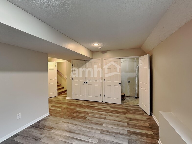 Building Photo - 643 E Apache St