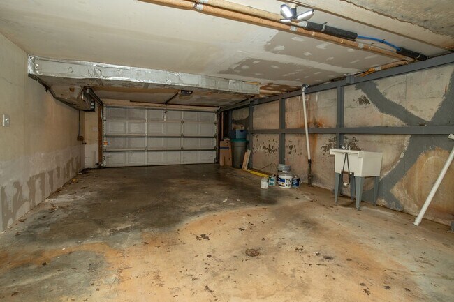Building Photo - ? Stunning 3 Bedroom, 2 Bathroom Home! ?