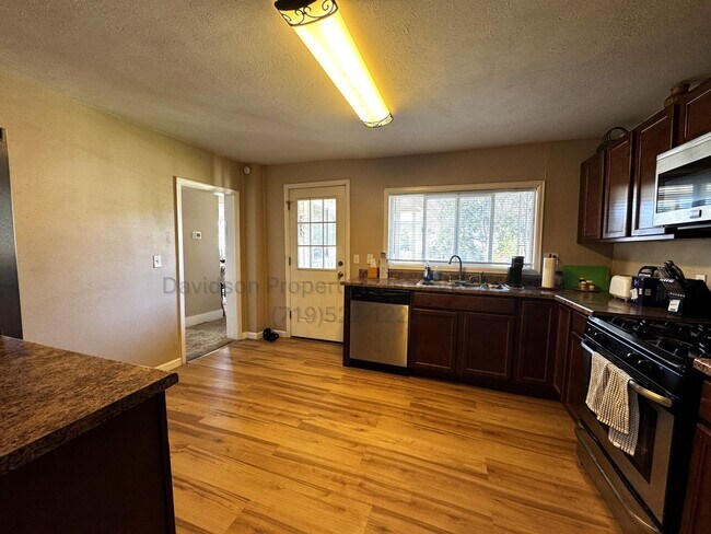 Building Photo - Stunning 4 Bedroom House near Old Colorado...