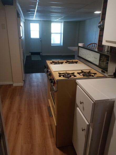 Living Room/Kitchen - 41 N Quinsigamond Ave