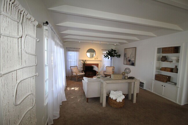 Building Photo - Charming Midtown Ventura Home- 3 Bedroom + 1.75 Bath