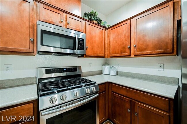 Building Photo - Beautiful townhouse for Rent!