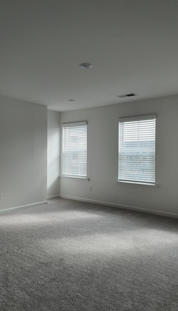 Building Photo - 136 Market St