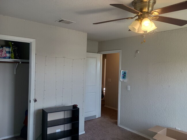Building Photo - Room in Single Family Home on Ashworth Blvd