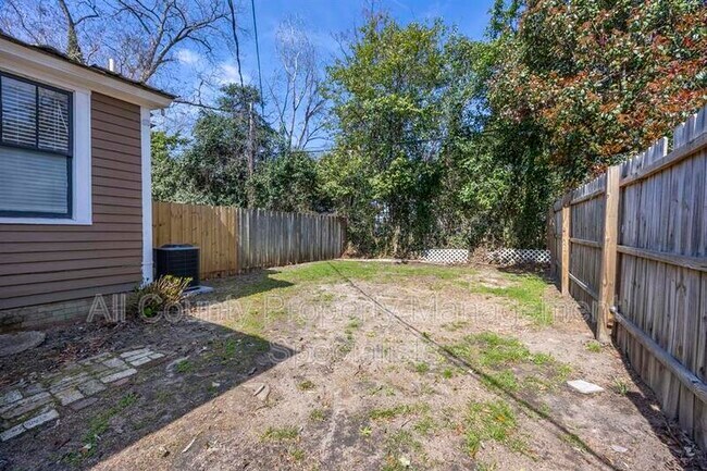 Building Photo - 1037 Kinard Ct