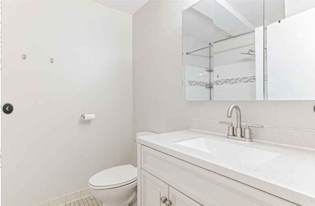 Building Photo - 130 Demont Ave