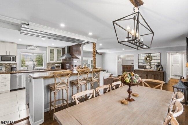 Building Photo - 487 W Shore Trail