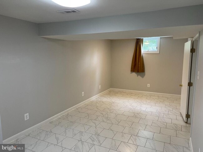 Building Photo - 271 Crandell Rd