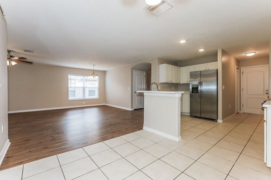 Building Photo - 10721 Shady Preserve Dr