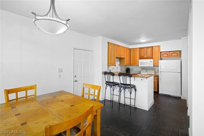 Building Photo - 1220 Reserve Way