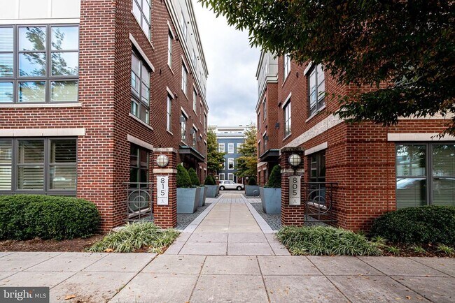 Building Photo - 815 N Patrick St