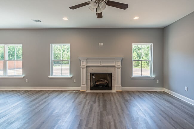 Building Photo - 281 Cypress Creek Dr NE