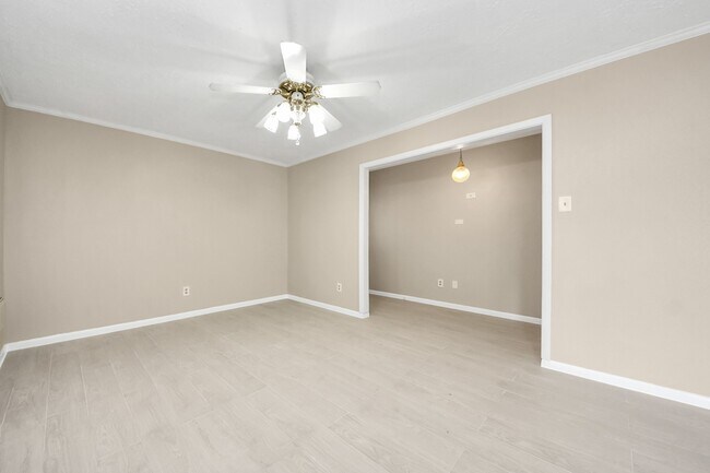 Building Photo - 1307 Glen Echo Dr