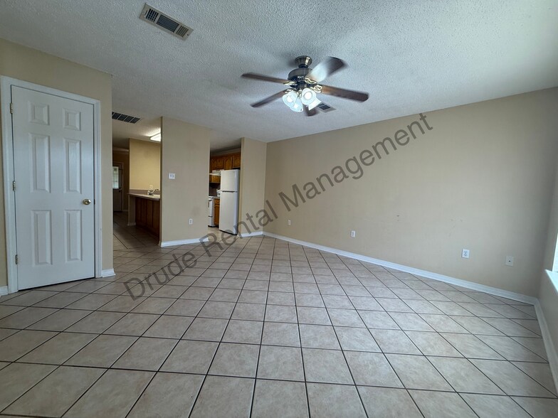 Building Photo - 508 Cedar Ln