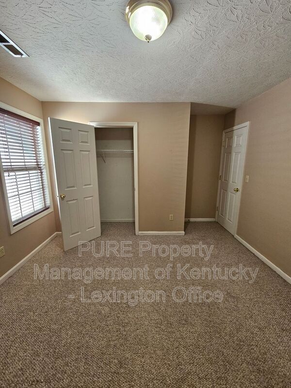 Building Photo - 528 Newbury Way
