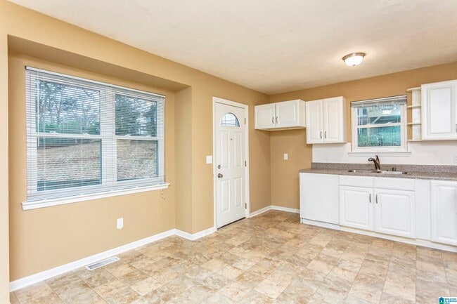 Building Photo - 506 Vardar Ln