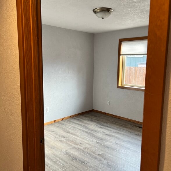 2nd bedroom - 107 Applewood Dr