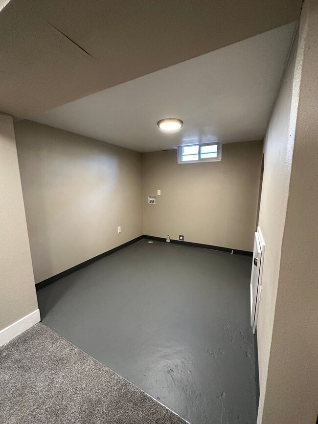 Building Photo - SW 6th Triplex