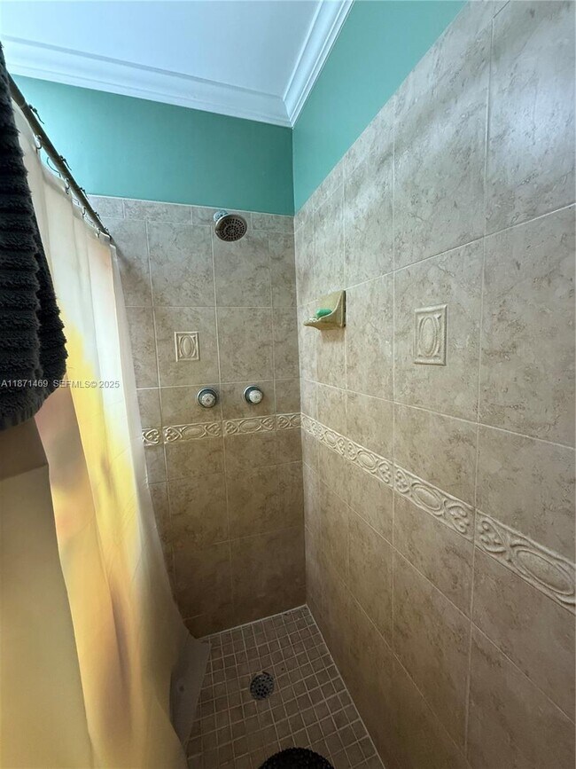 Building Photo - 2901 San Remo Cir