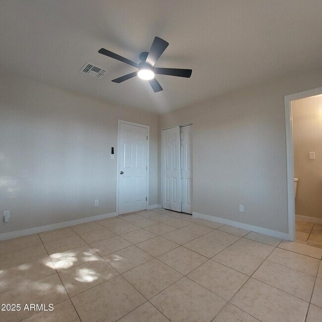 Building Photo - 3852 W Earll Dr