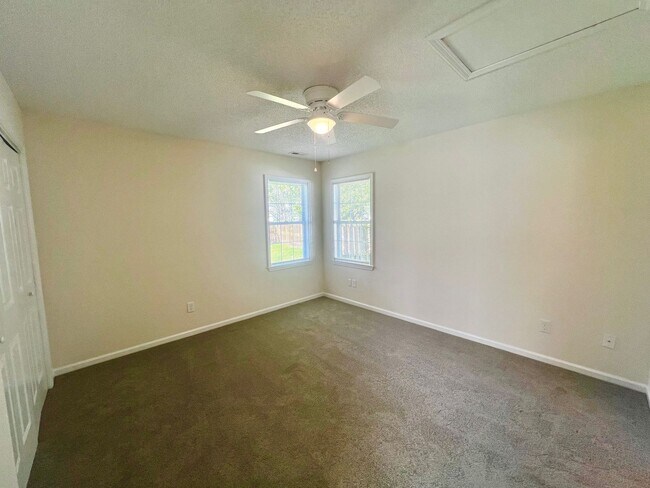 Building Photo - 105 White Ash Ln