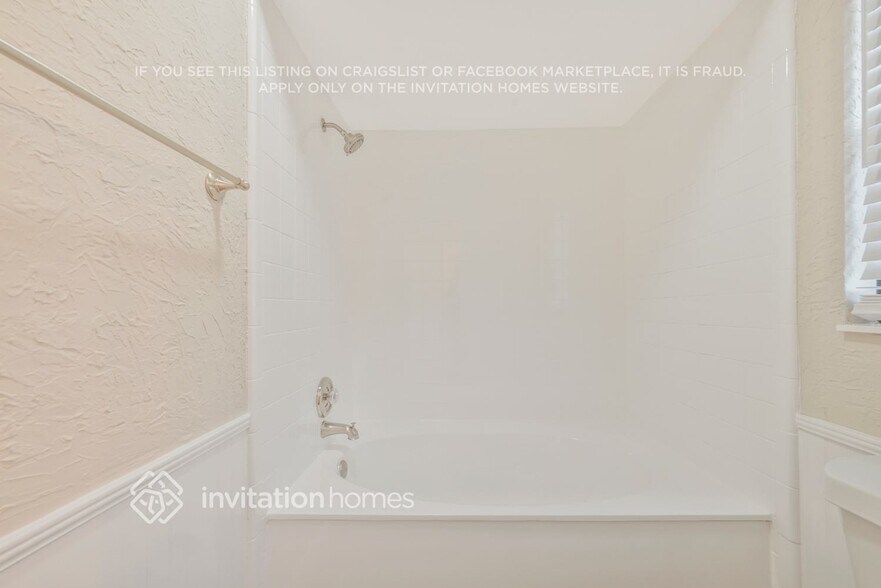 Building Photo - 921 Oak Forest Dr