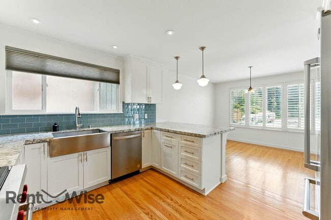 Building Photo - 61 Marview Way