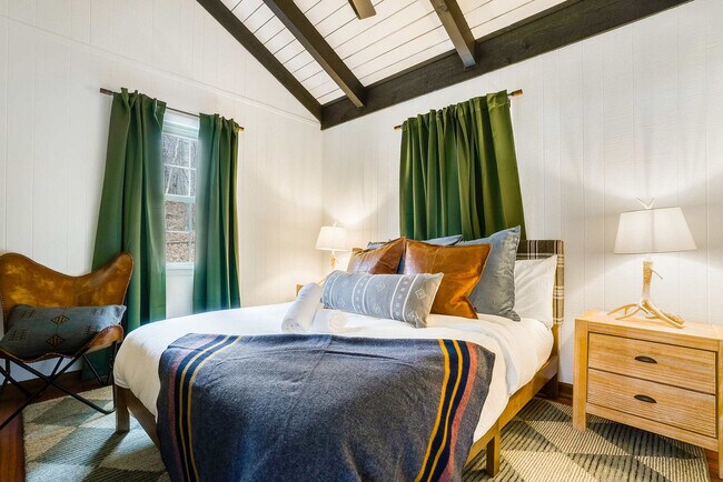 Building Photo - 2964 Hopkins Dr